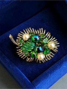 Stunning Vintage Brooch, Gold-Tone